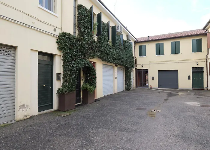 Mentana Flat, Centro Storico 페라라